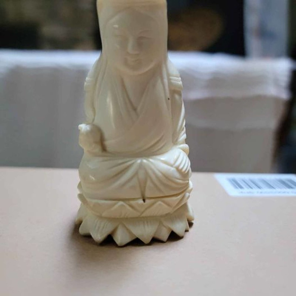 Bo*ne carved figure